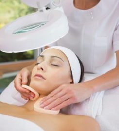 Green Unisex Salon & Spa